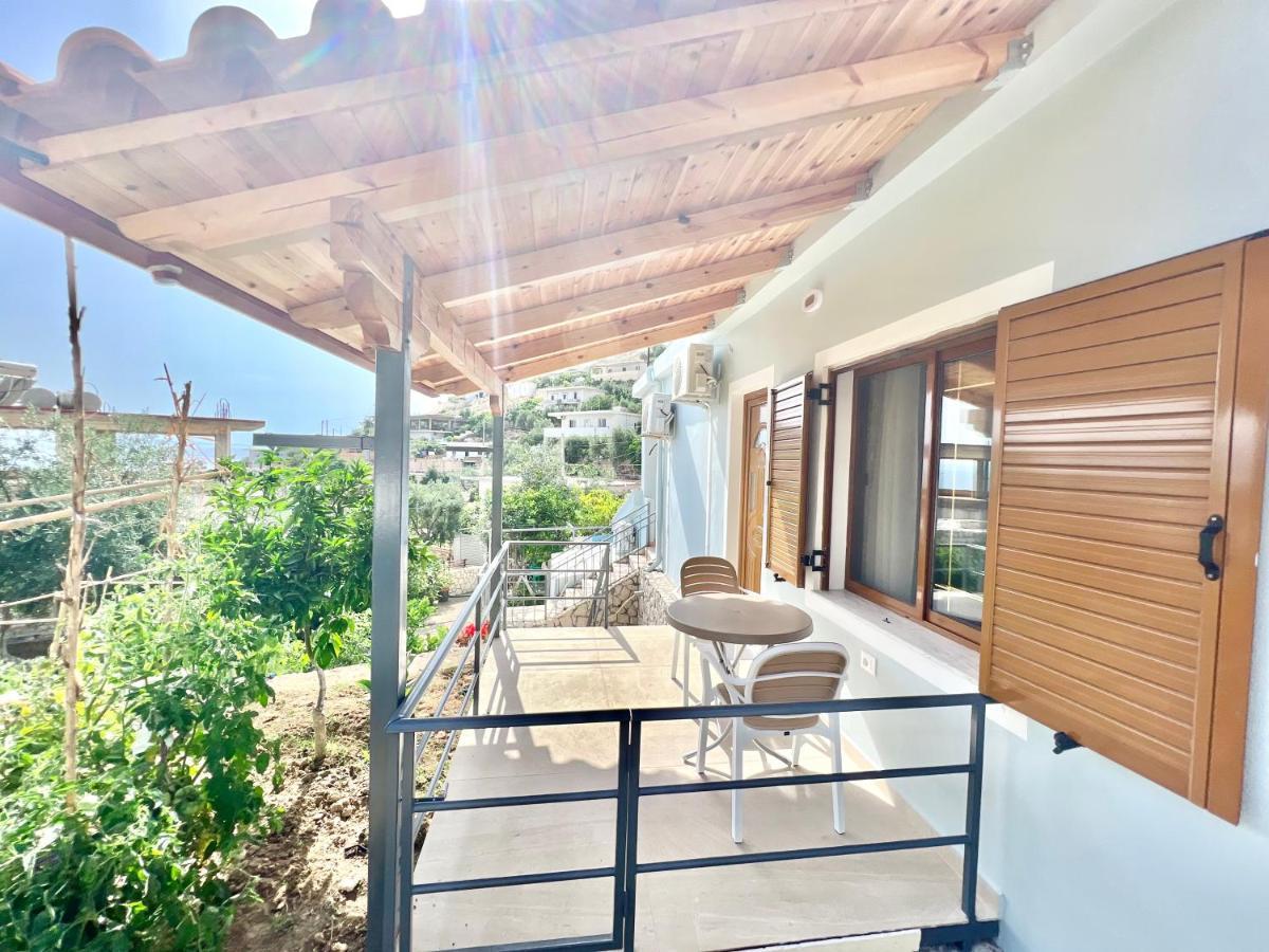 Coral Guesthouse Саранда Екстер'єр фото