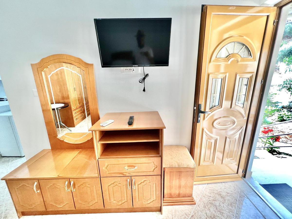 Coral Guesthouse Саранда Екстер'єр фото