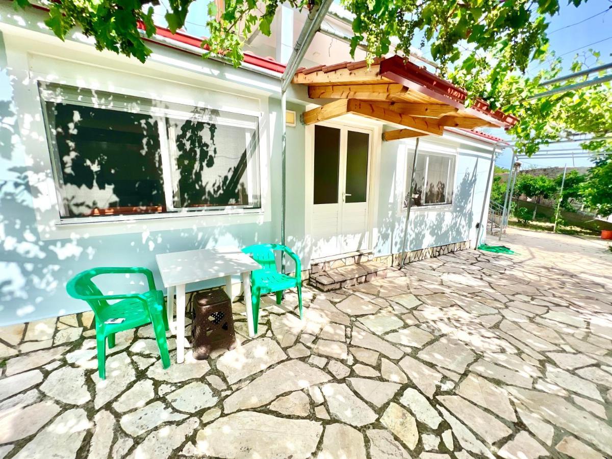 Coral Guesthouse Саранда Екстер'єр фото