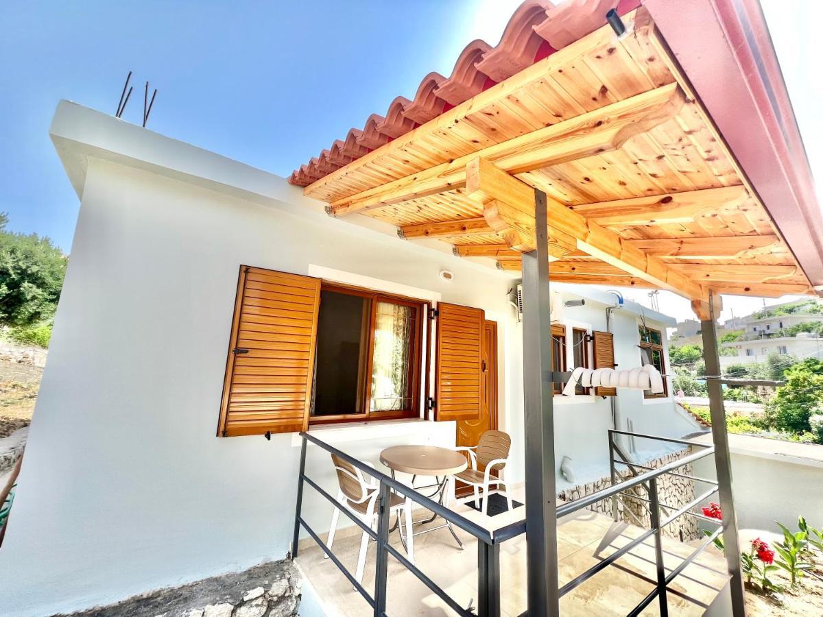 Coral Guesthouse Саранда Екстер'єр фото
