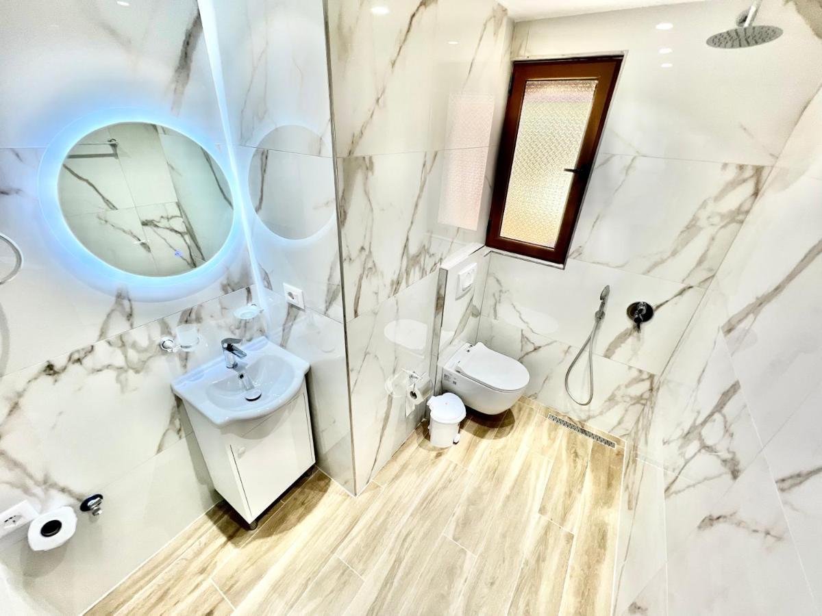 Coral Guesthouse Саранда Екстер'єр фото