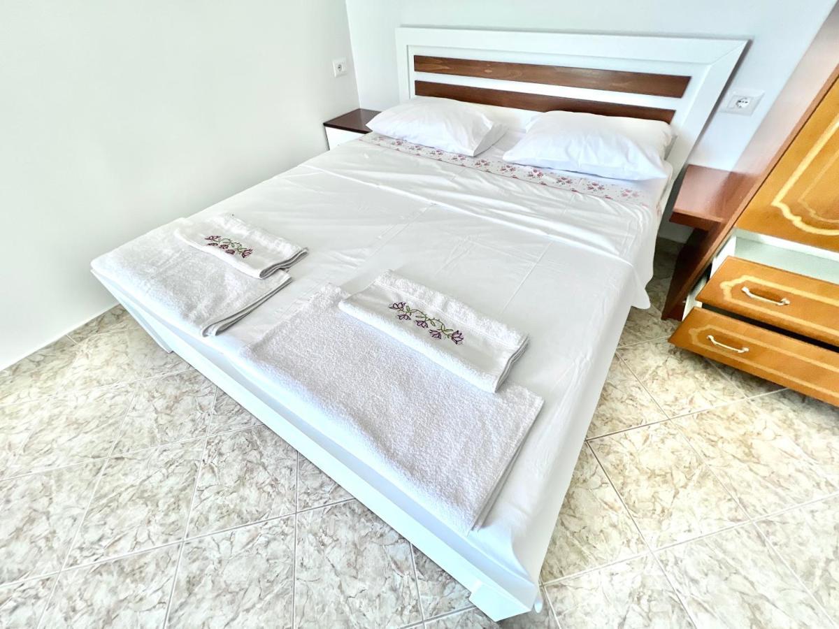 Coral Guesthouse Саранда Екстер'єр фото