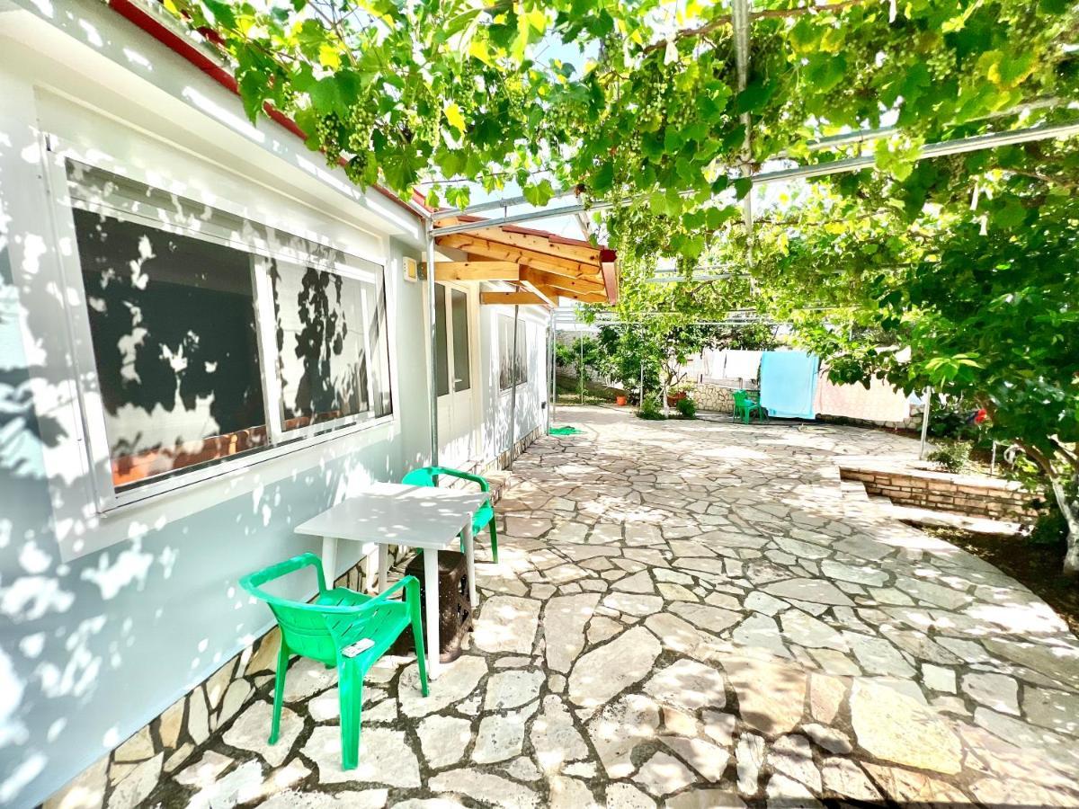 Coral Guesthouse Саранда Екстер'єр фото