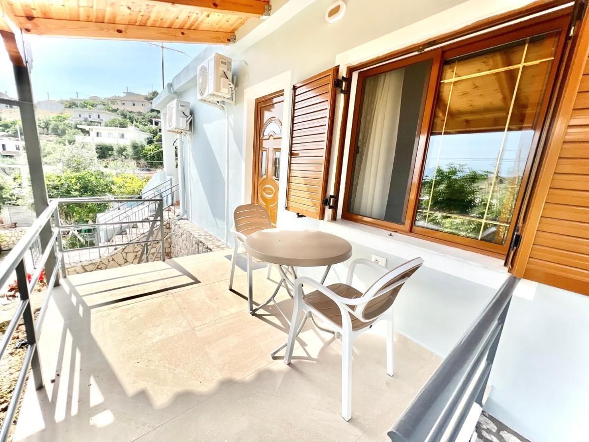 Coral Guesthouse Саранда Екстер'єр фото