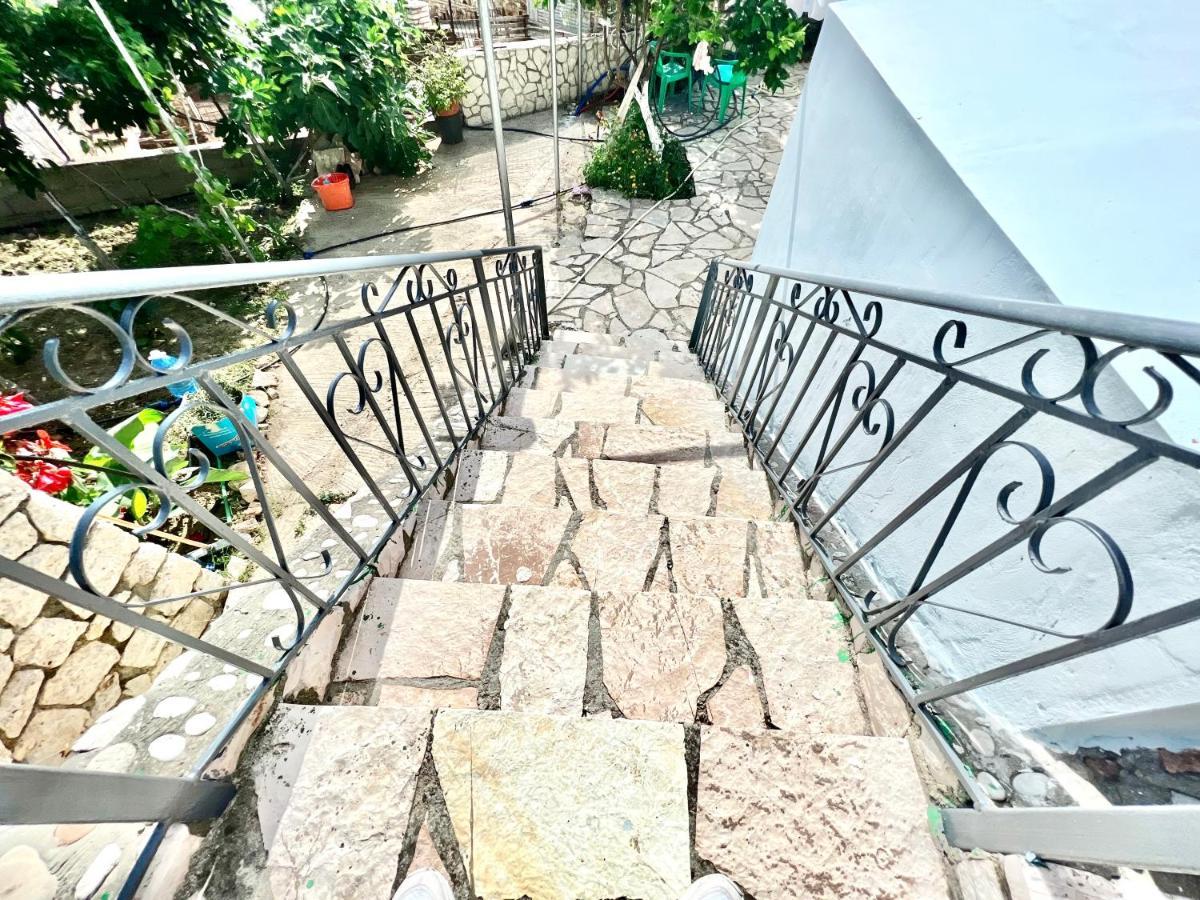 Coral Guesthouse Саранда Екстер'єр фото