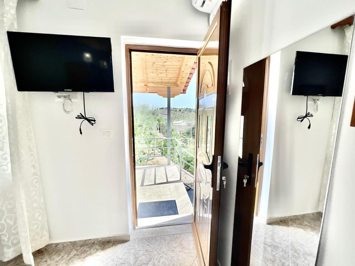 Coral Guesthouse Саранда Екстер'єр фото