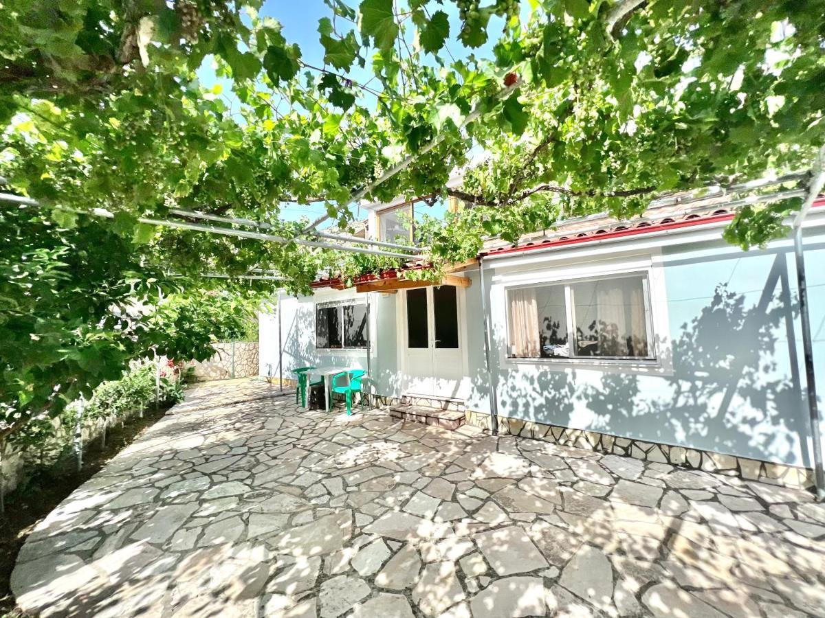 Coral Guesthouse Саранда Екстер'єр фото