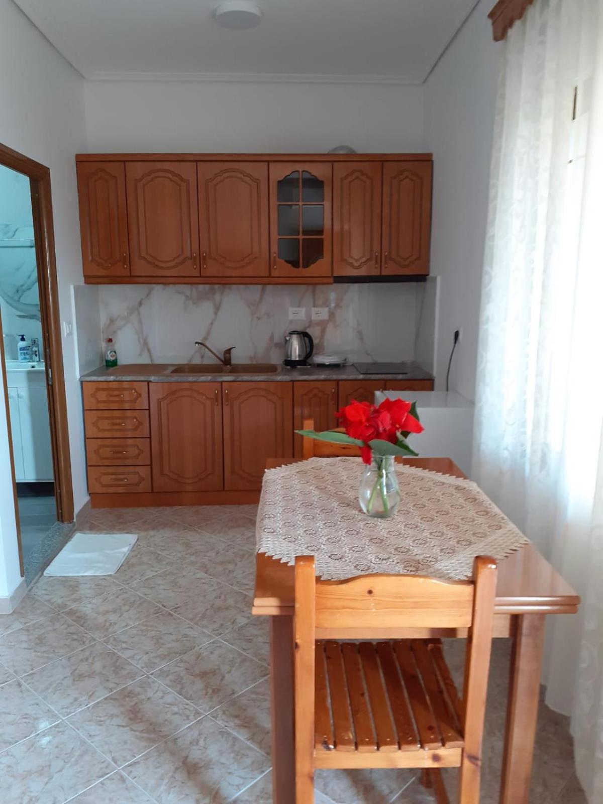 Coral Guesthouse Саранда Екстер'єр фото