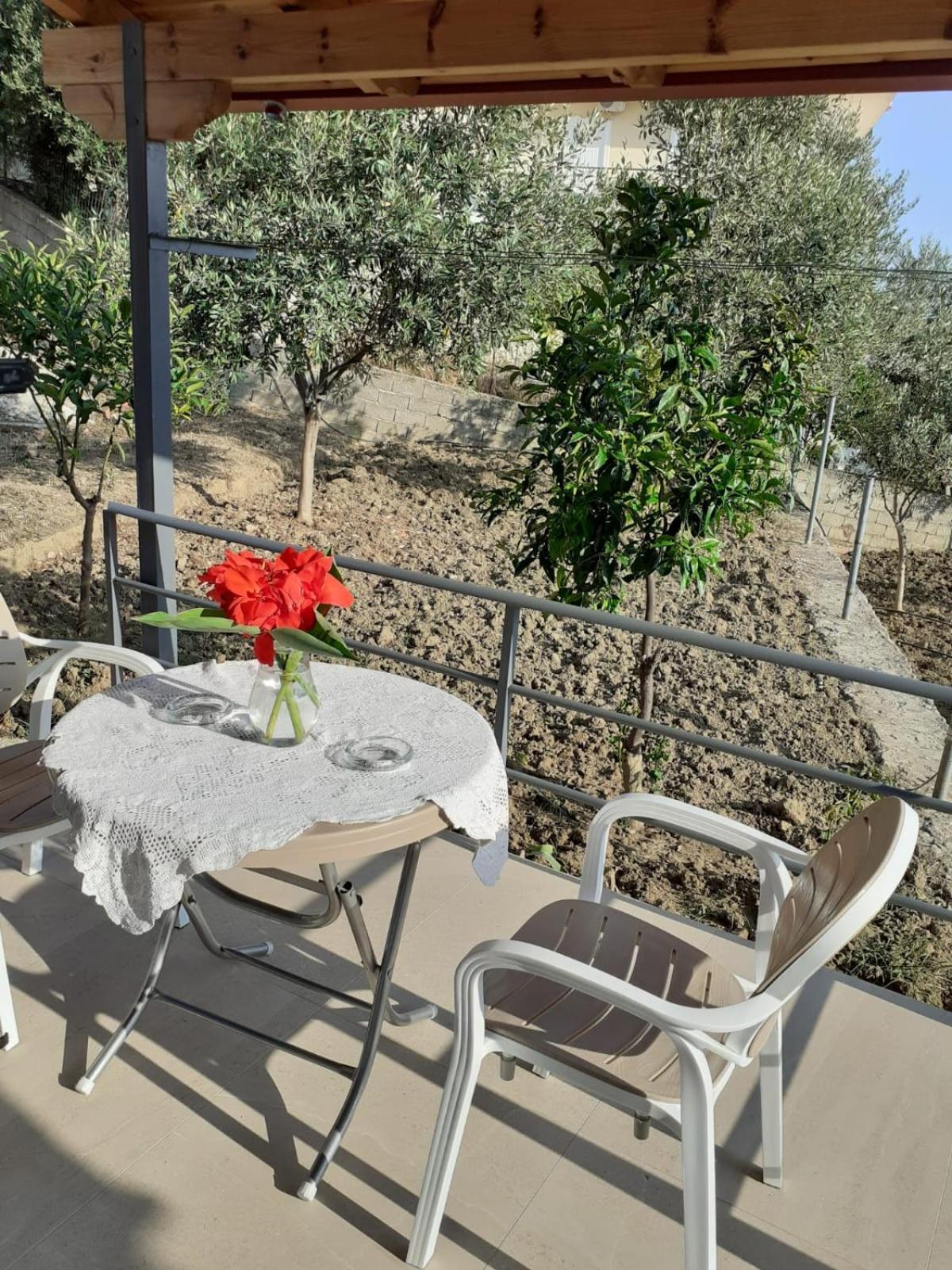 Coral Guesthouse Саранда Екстер'єр фото