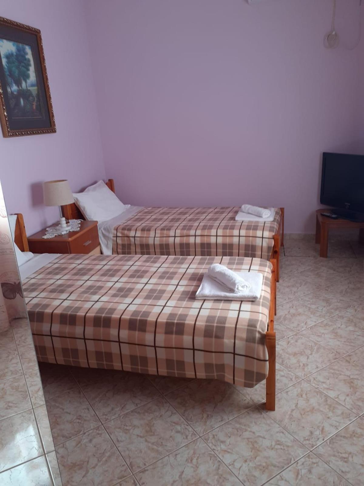 Coral Guesthouse Саранда Екстер'єр фото