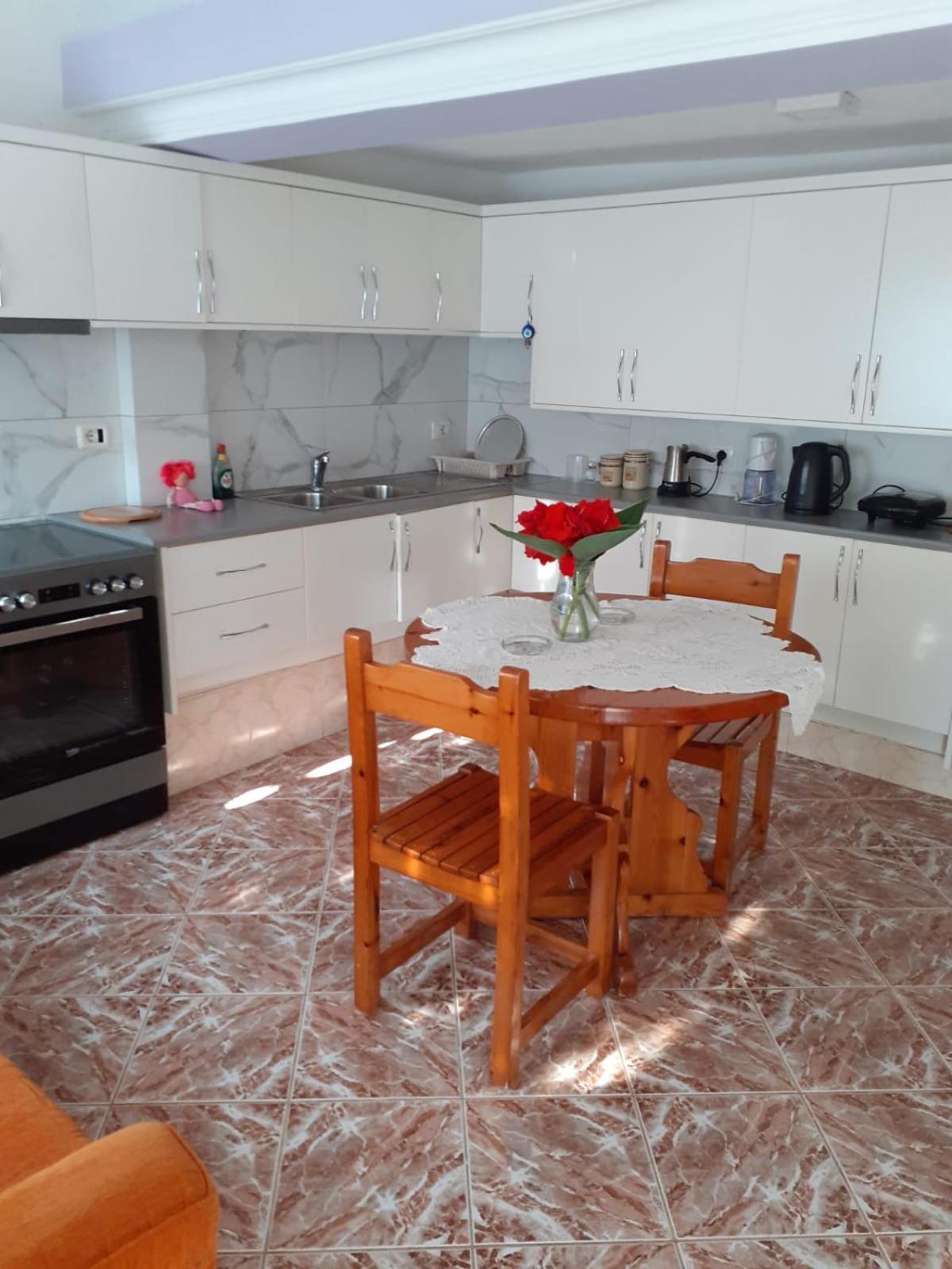 Coral Guesthouse Саранда Екстер'єр фото