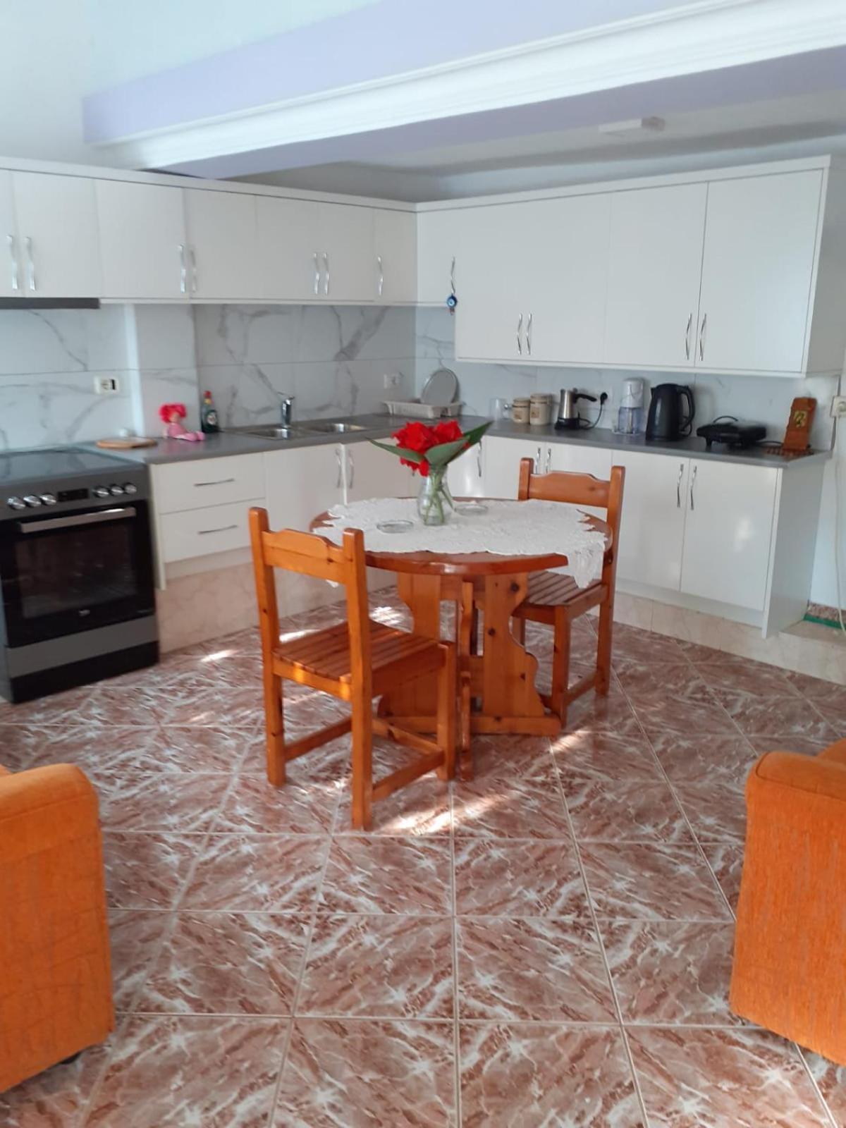 Coral Guesthouse Саранда Екстер'єр фото