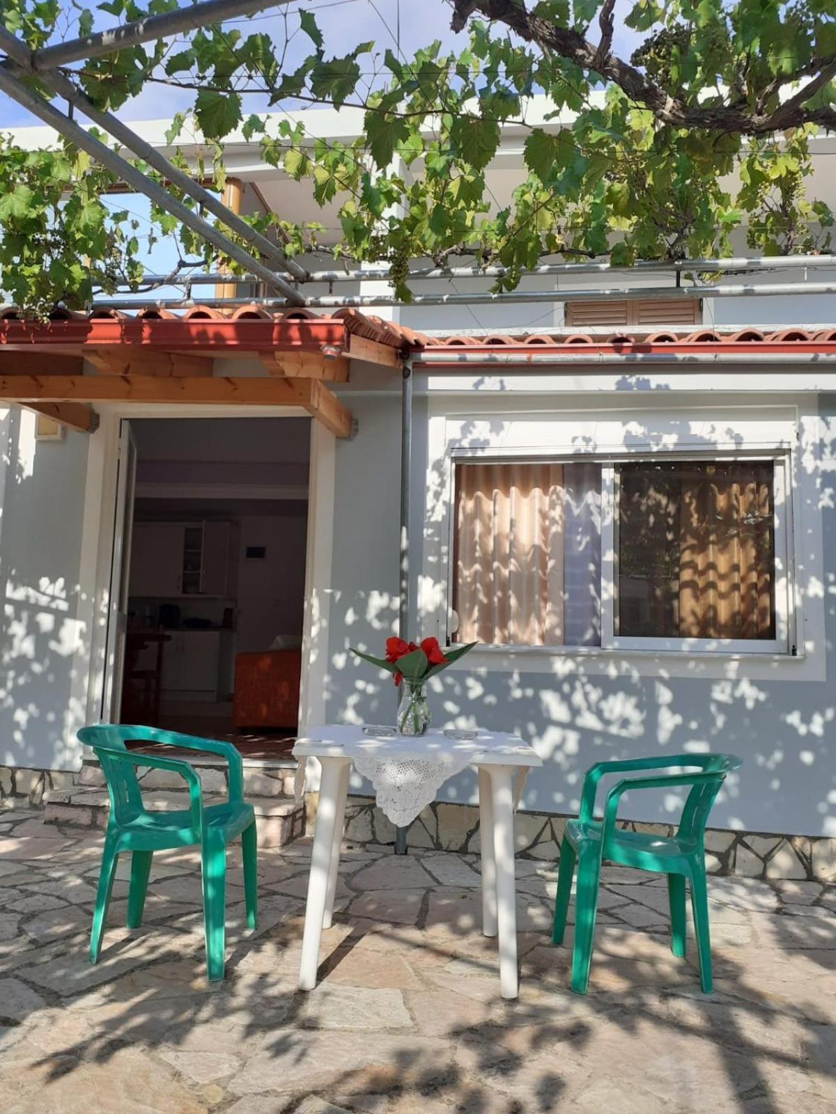 Coral Guesthouse Саранда Екстер'єр фото