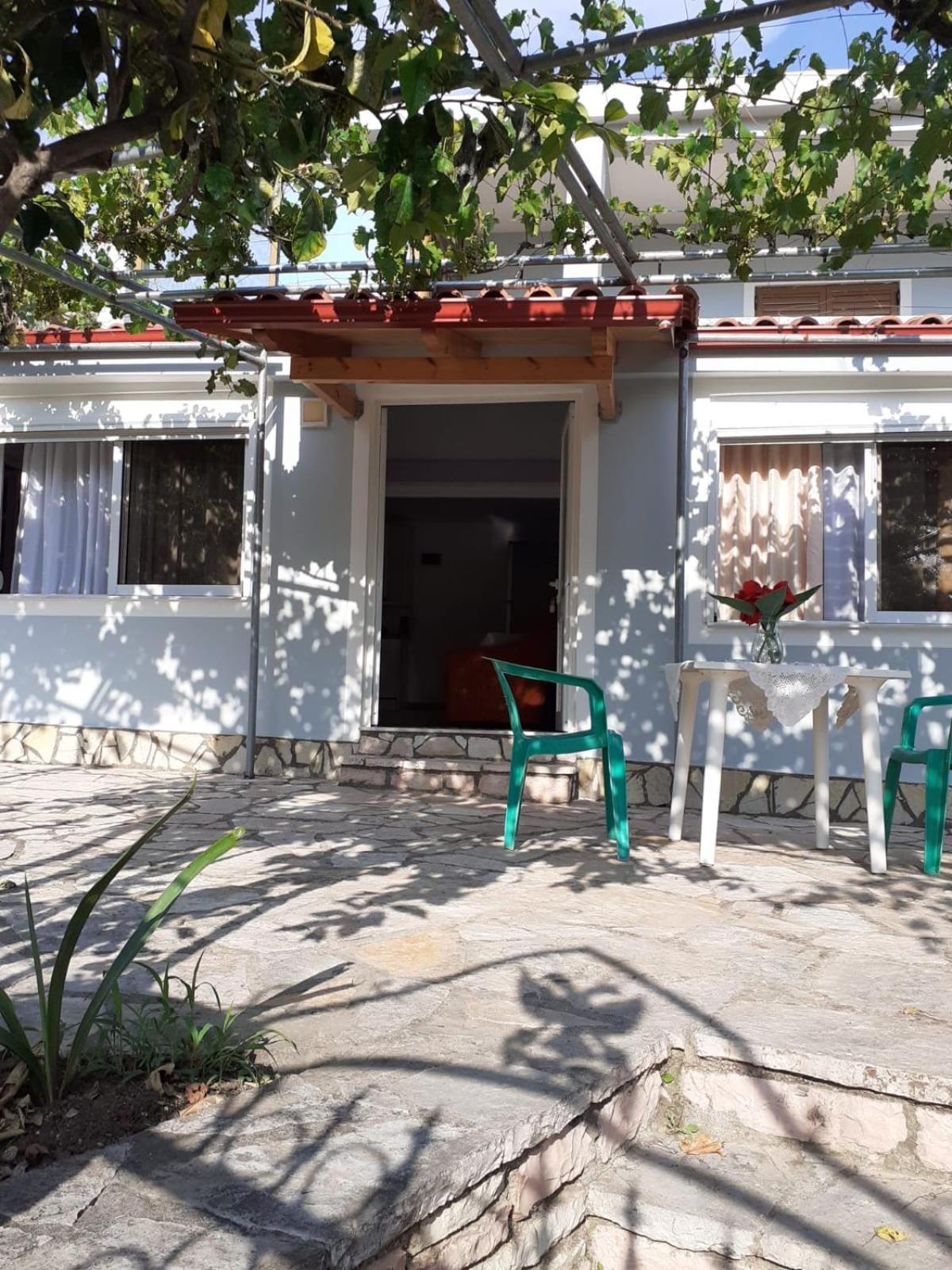 Coral Guesthouse Саранда Екстер'єр фото